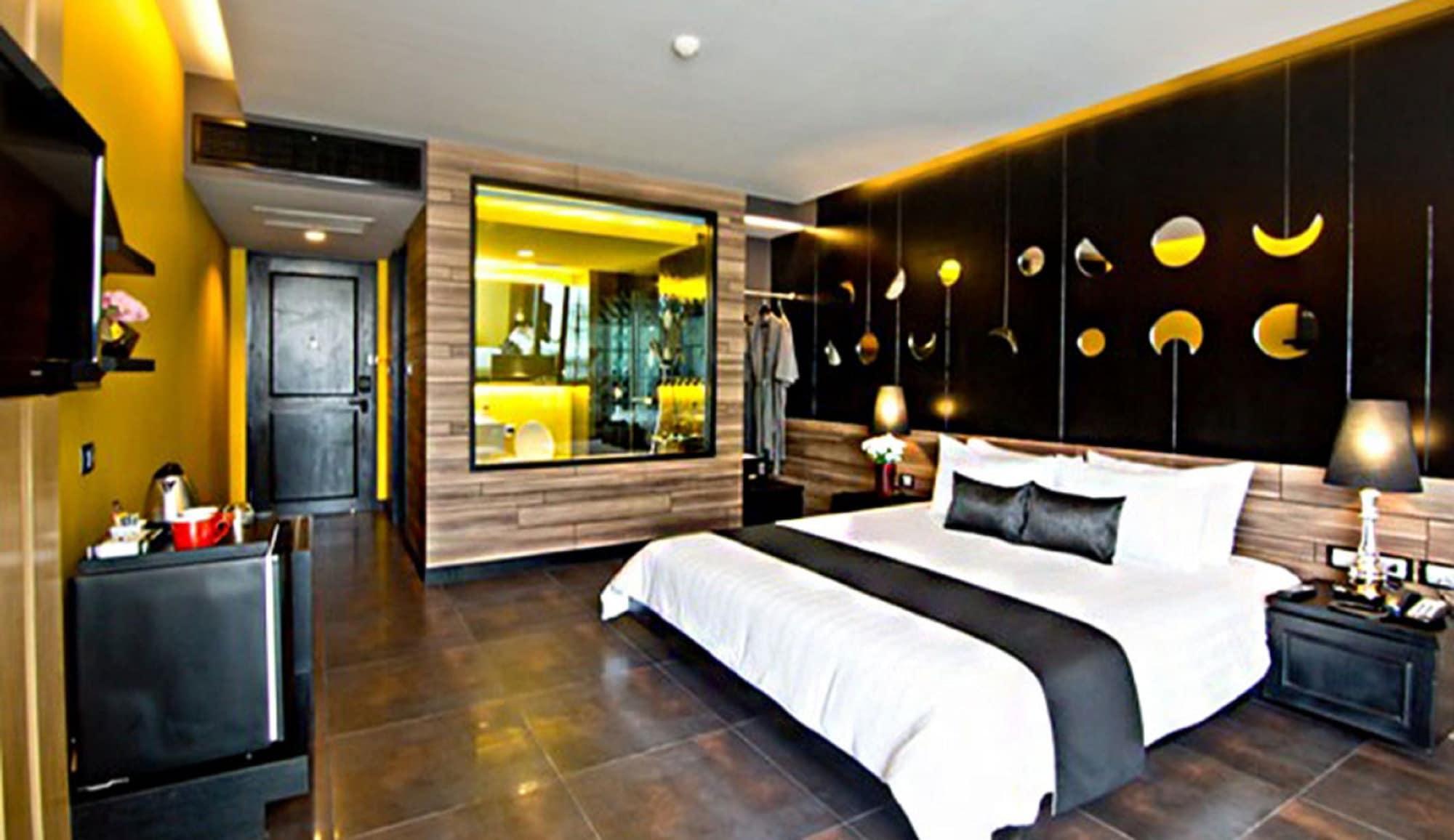 Tsix5 Quarter Hotel Pattaya Buitenkant foto