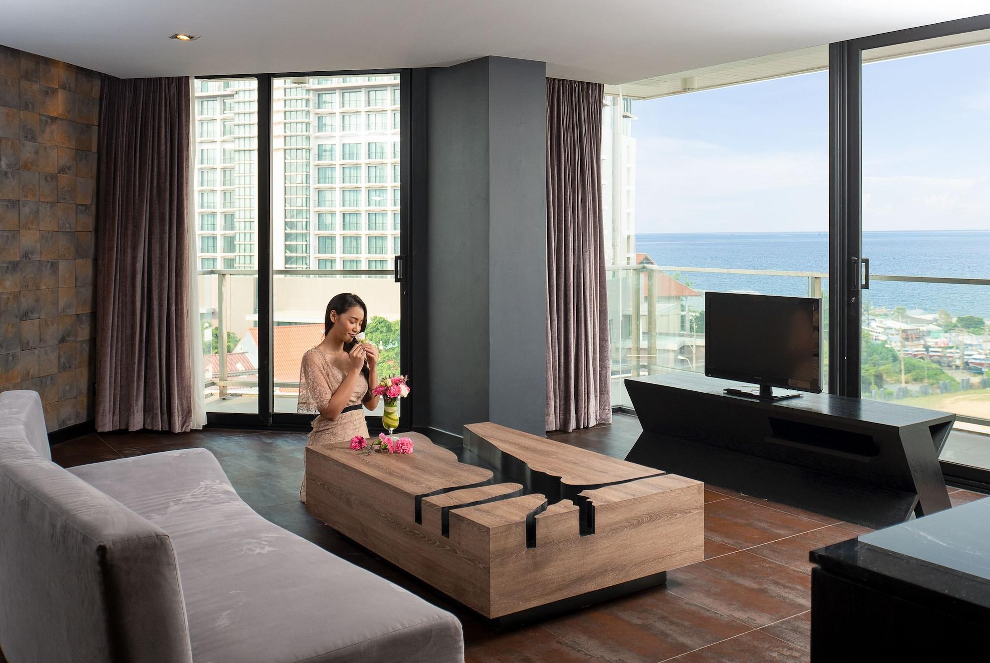 Tsix5 Quarter Hotel Pattaya Buitenkant foto