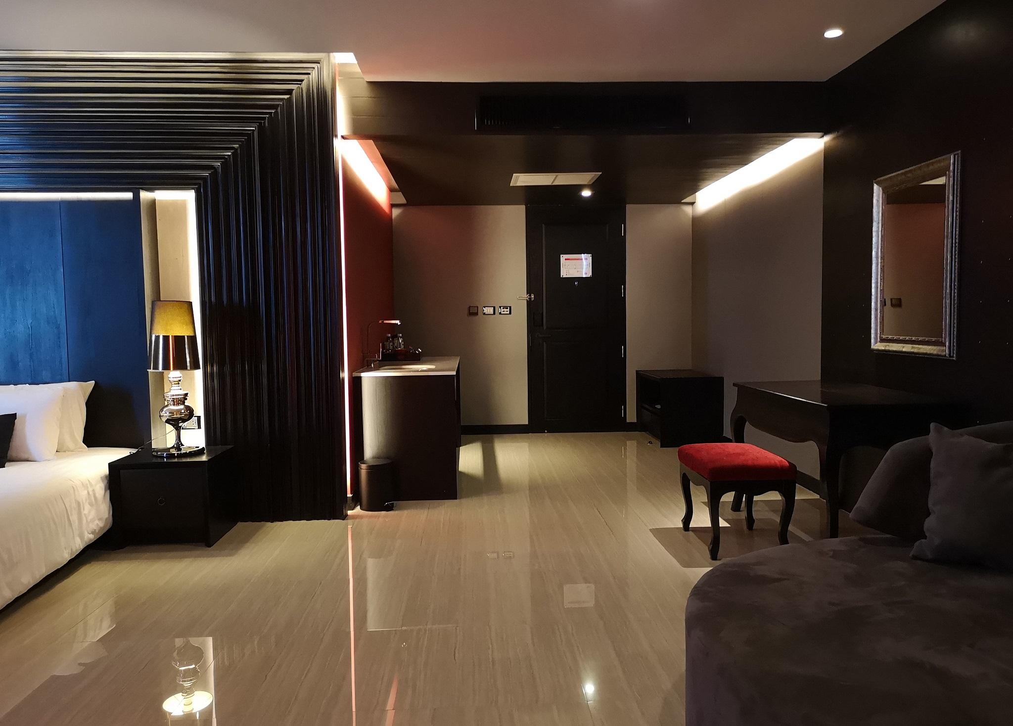 Tsix5 Quarter Hotel Pattaya Buitenkant foto