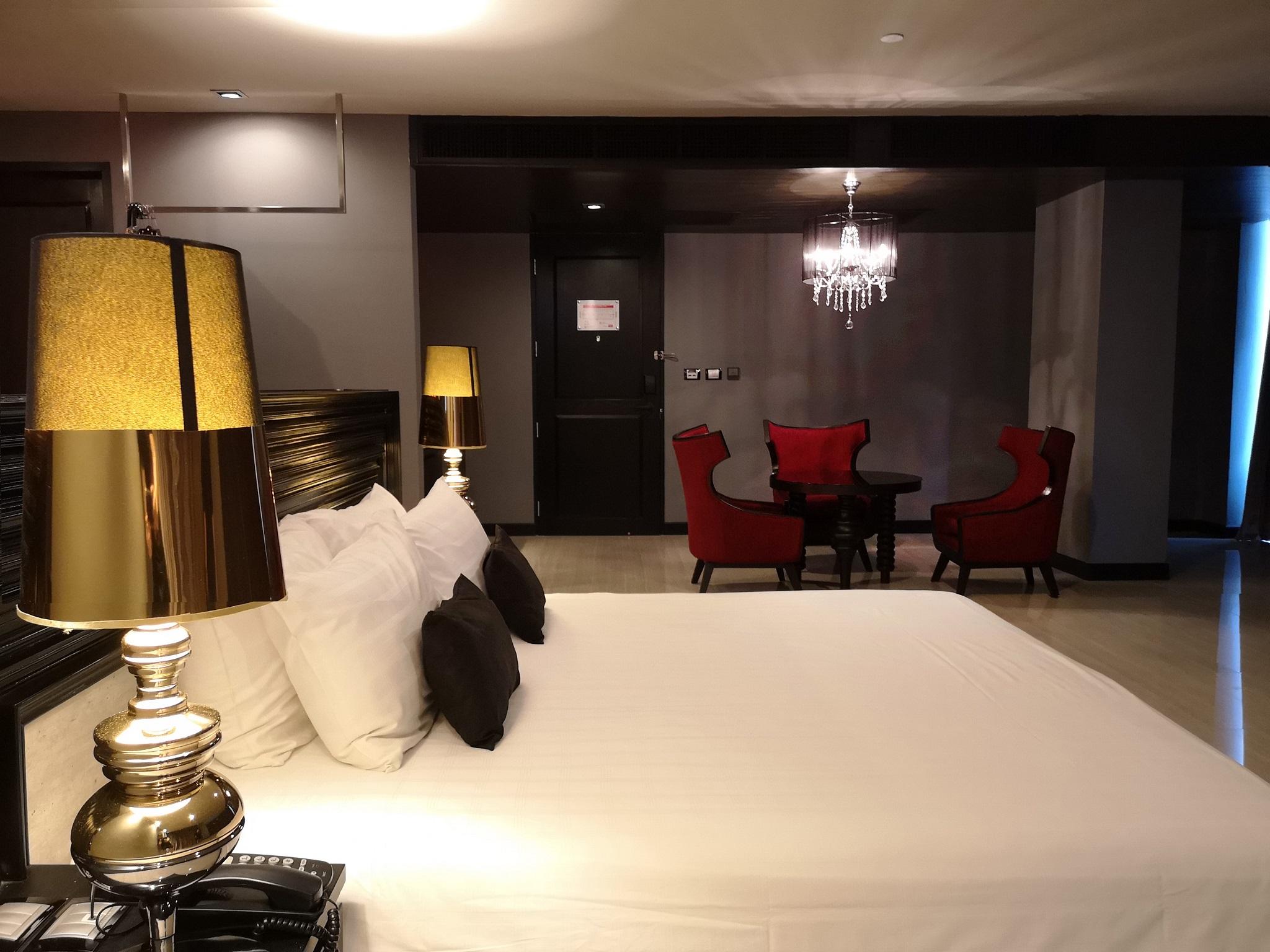 Tsix5 Quarter Hotel Pattaya Buitenkant foto