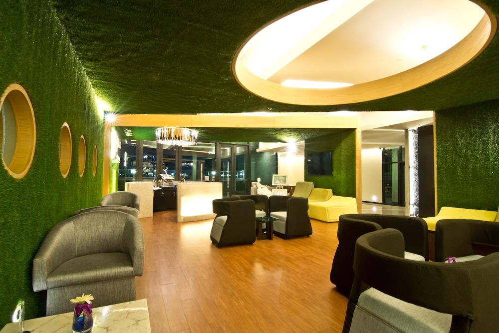 Tsix5 Quarter Hotel Pattaya Buitenkant foto