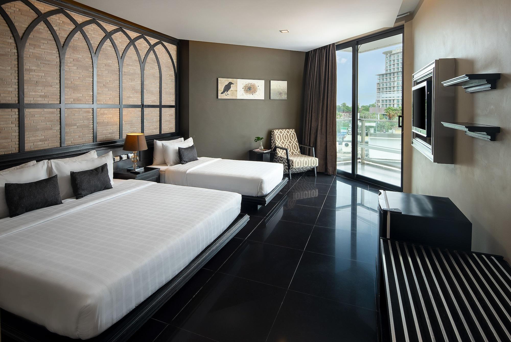 Tsix5 Quarter Hotel Pattaya Buitenkant foto