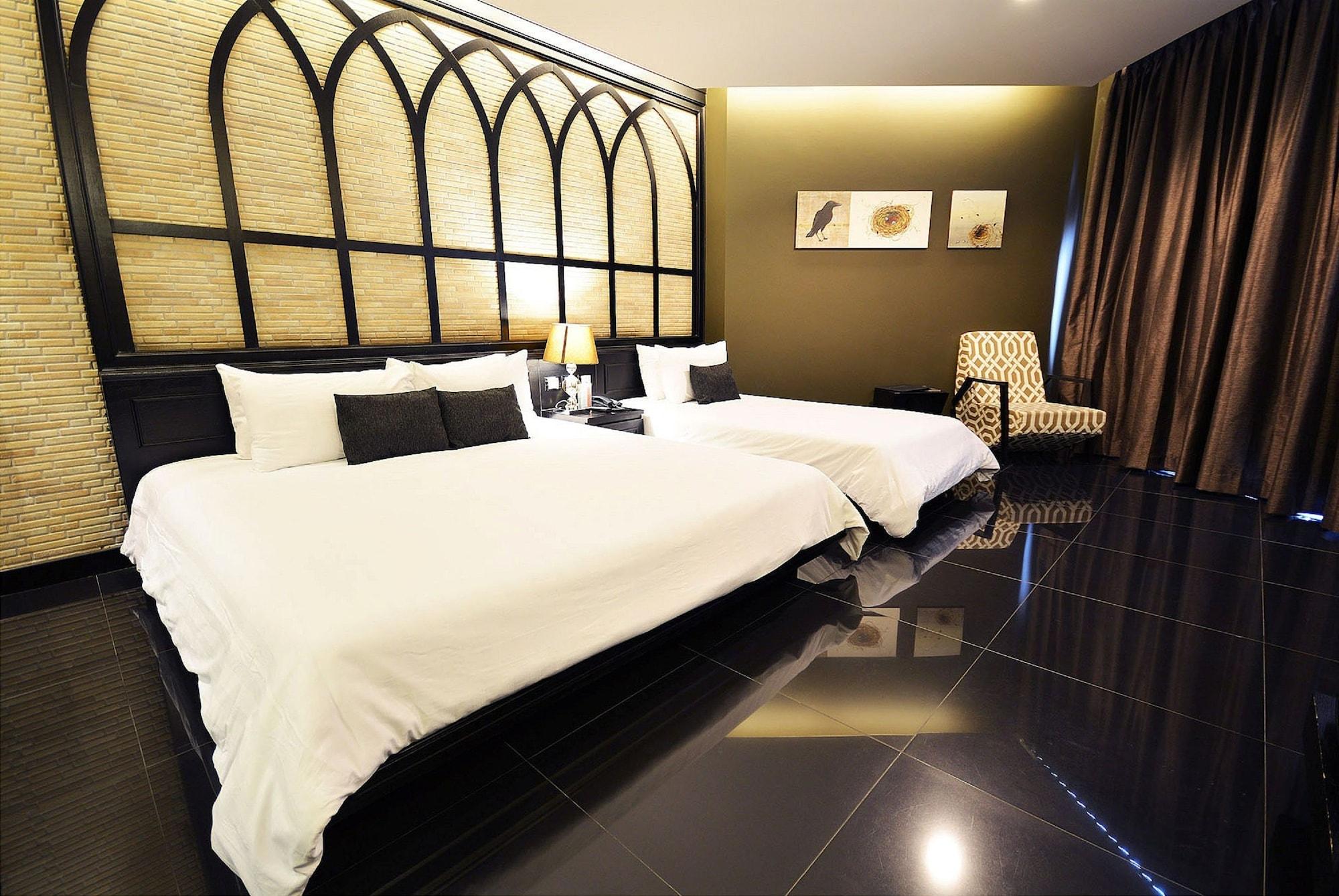 Tsix5 Quarter Hotel Pattaya Buitenkant foto