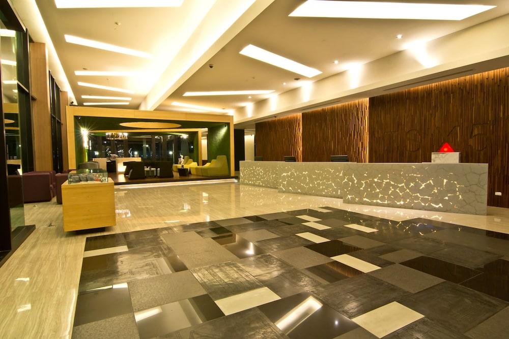 Tsix5 Quarter Hotel Pattaya Buitenkant foto