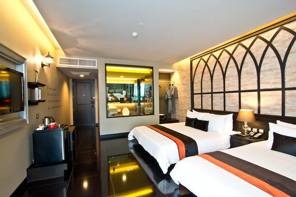 Tsix5 Quarter Hotel Pattaya Buitenkant foto