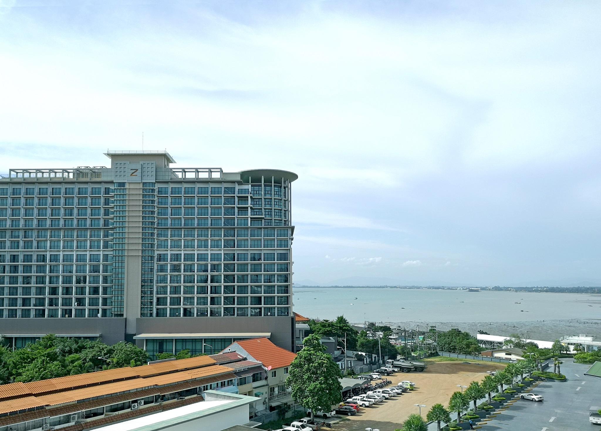 Tsix5 Quarter Hotel Pattaya Buitenkant foto
