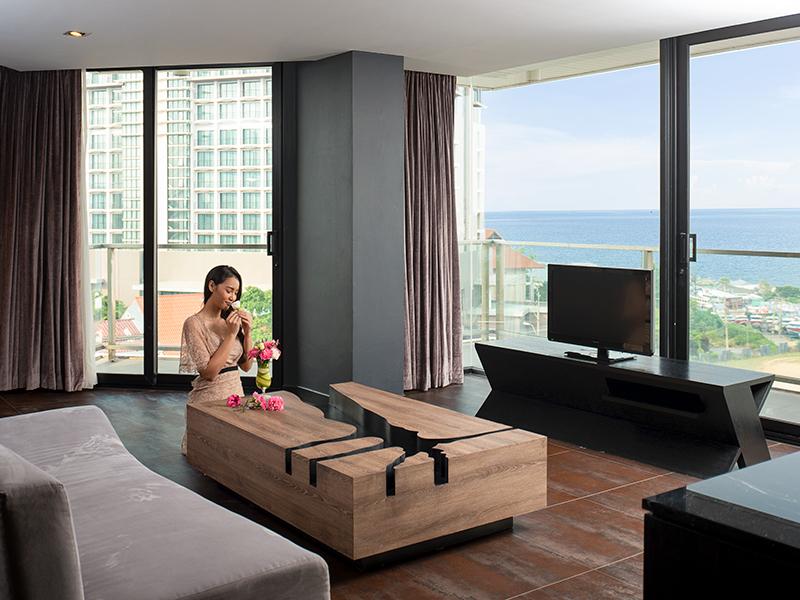 Tsix5 Quarter Hotel Pattaya Buitenkant foto