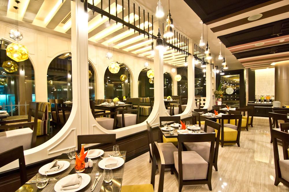 Tsix5 Quarter Hotel Pattaya Buitenkant foto