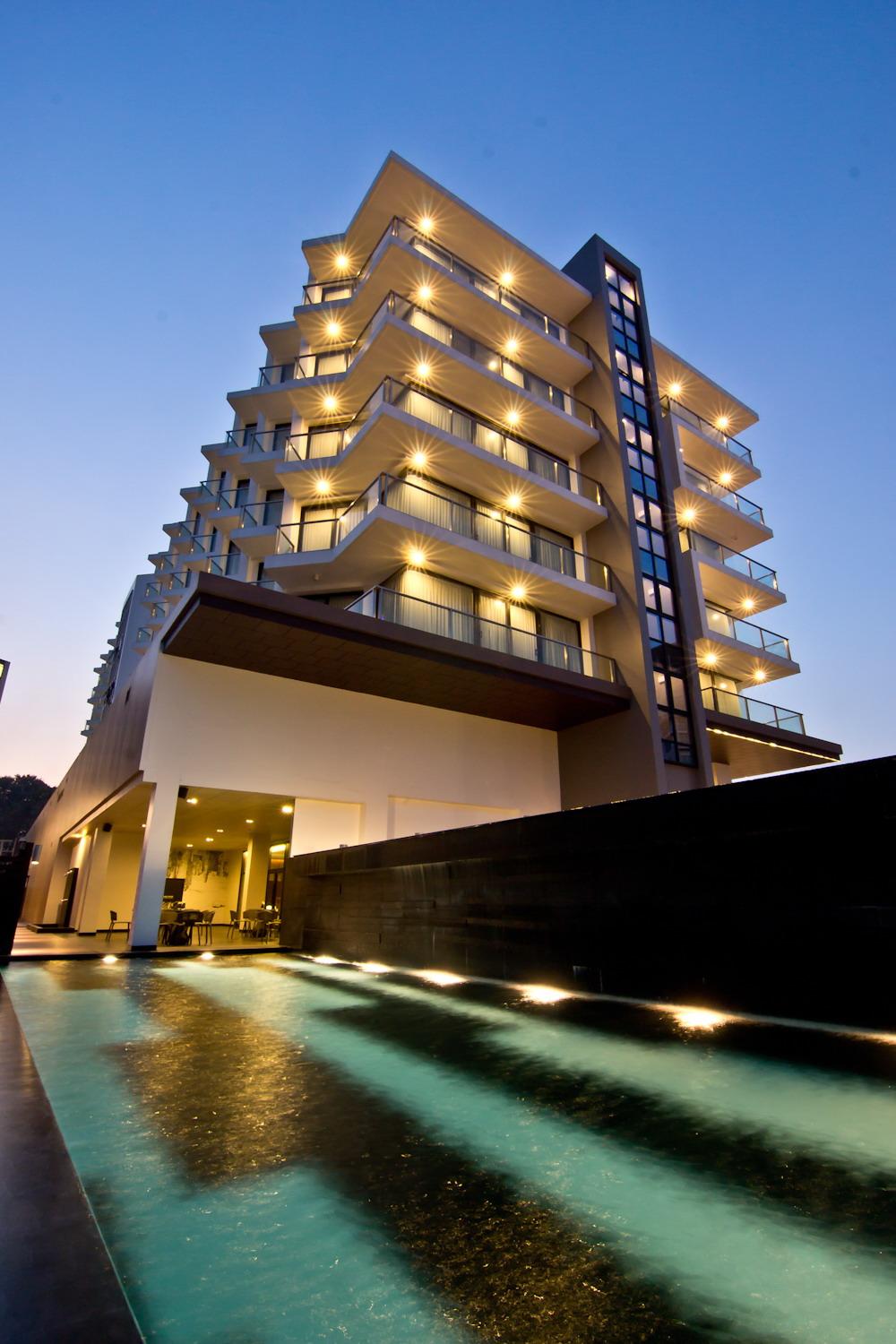 Tsix5 Quarter Hotel Pattaya Buitenkant foto