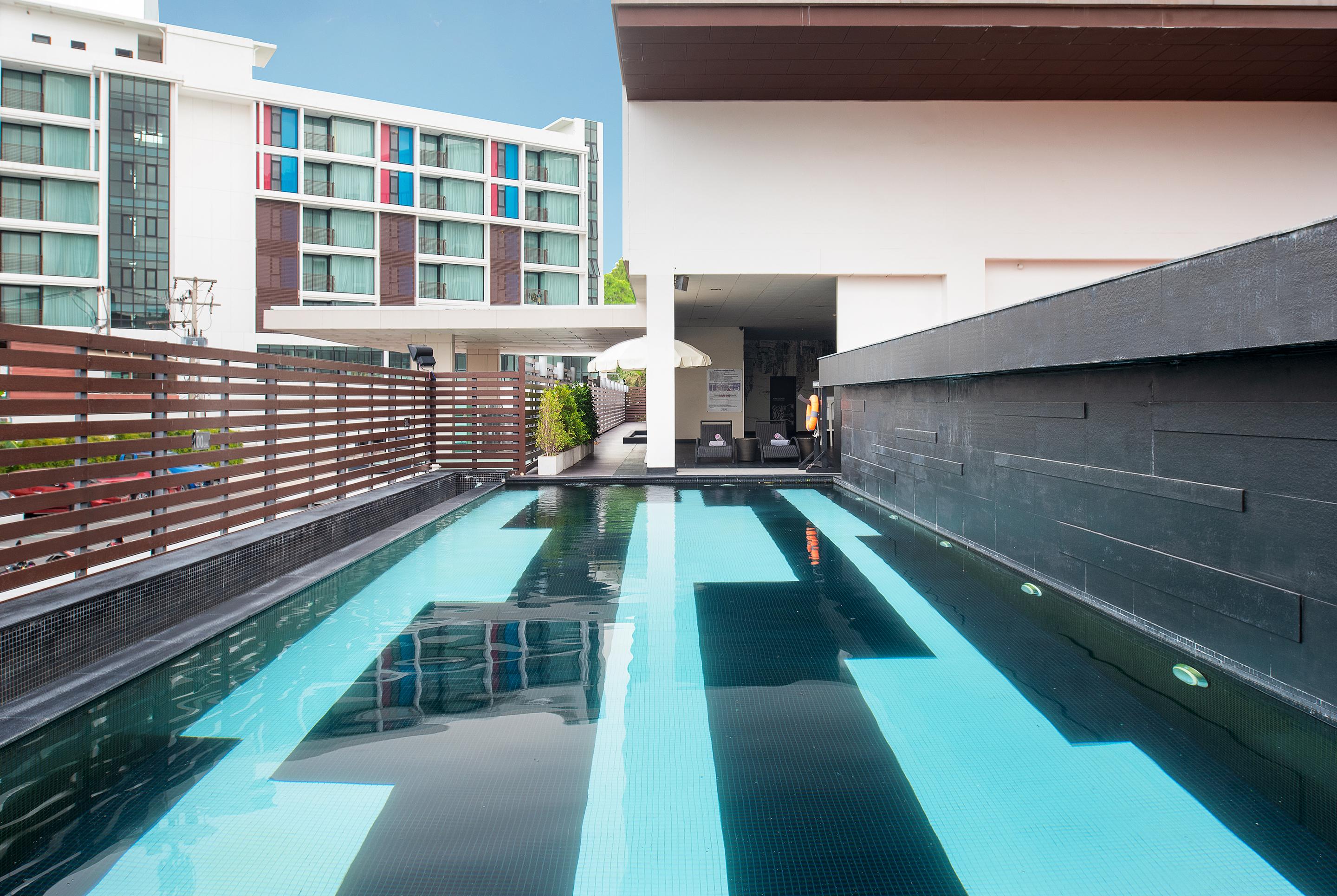 Tsix5 Quarter Hotel Pattaya Buitenkant foto