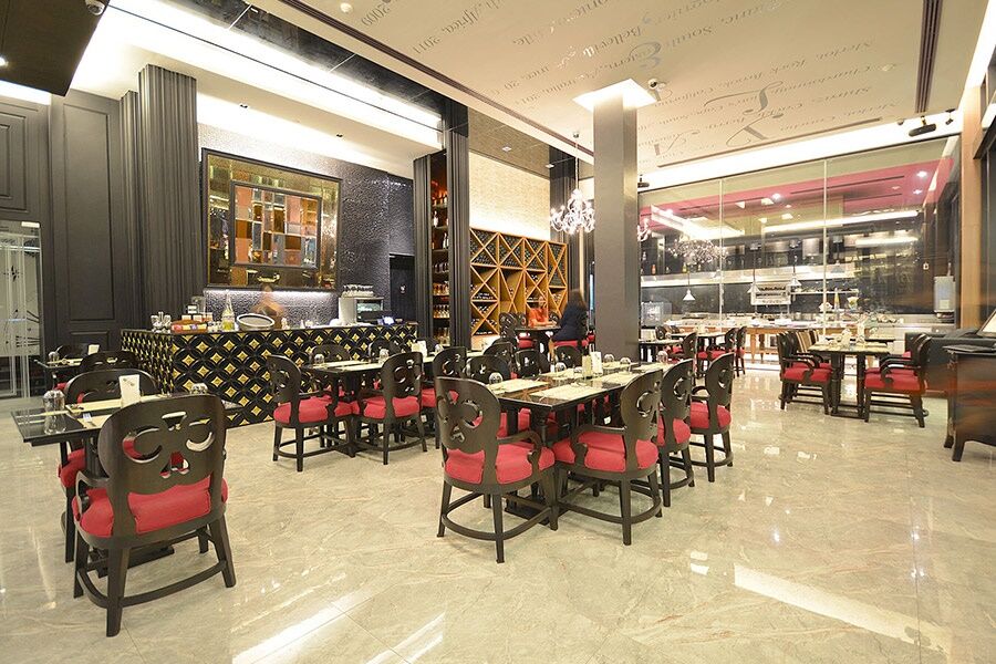 Tsix5 Quarter Hotel Pattaya Buitenkant foto