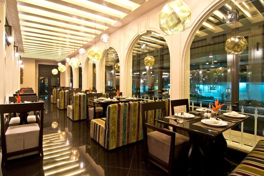 Tsix5 Quarter Hotel Pattaya Buitenkant foto