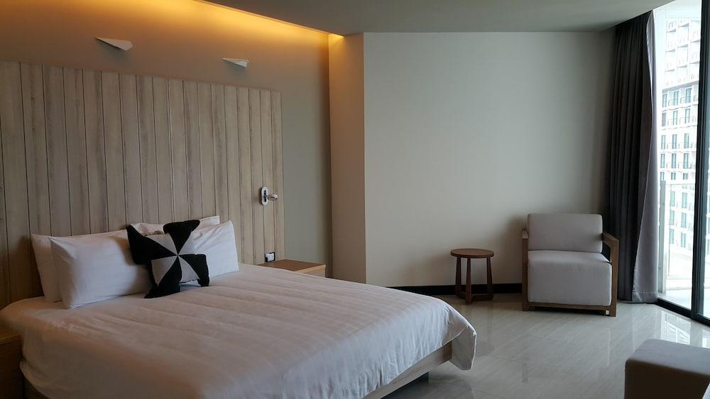 Tsix5 Quarter Hotel Pattaya Buitenkant foto